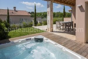 Photo de la Villas Domaine de la durantie - villa avec jacuzzi à Castelnau-de-Montmiral